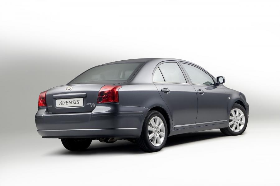  Toyota Avensis 2003 года  (фото 2 из 114)